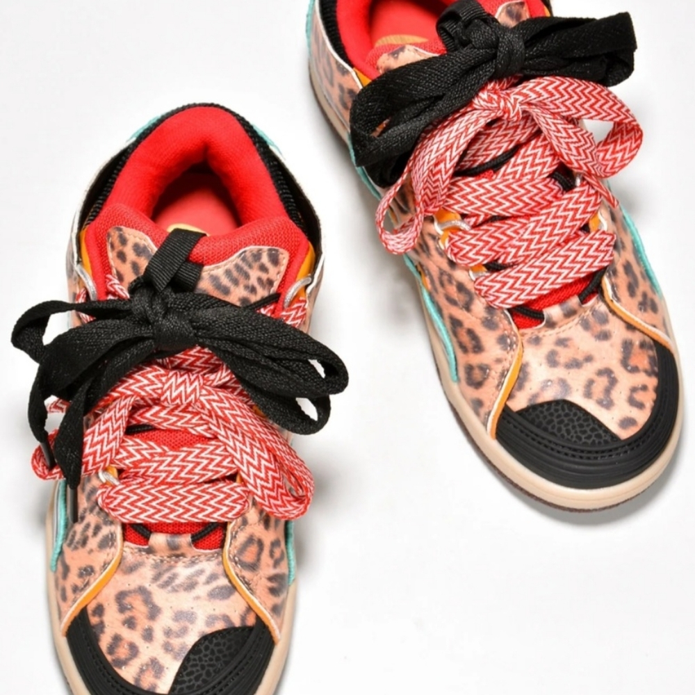 Sneakers - Picture 3 of 6